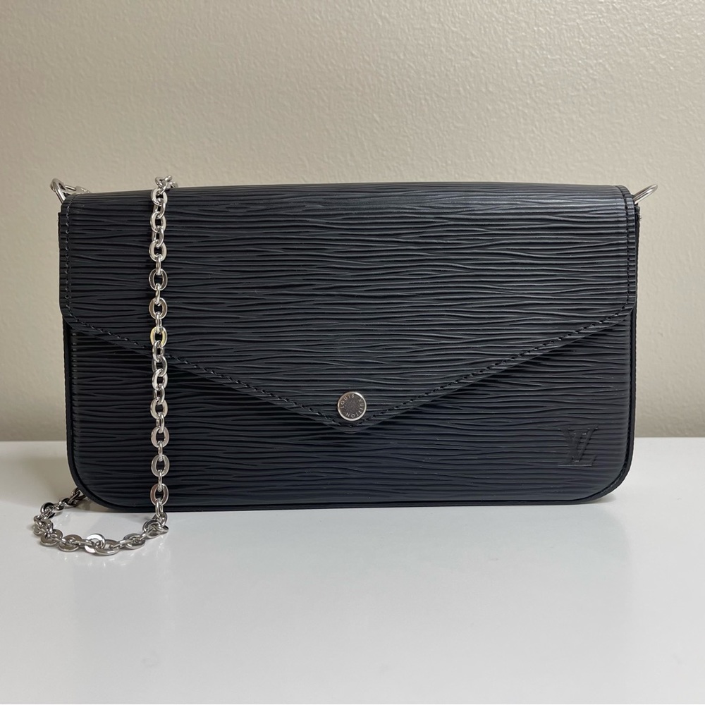 LOUIS VUITTON • 2019 Black Epi Felicie
